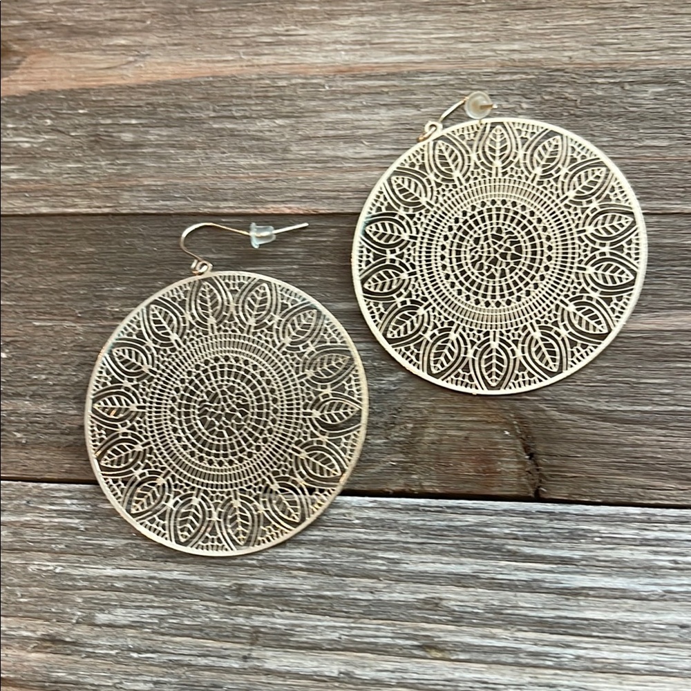 ❄️ Plunder Intricate Silver Mandala Earrings - Picture 2 of 10